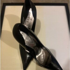 Guess Pumps